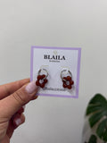 Aros plateados + flor bordo