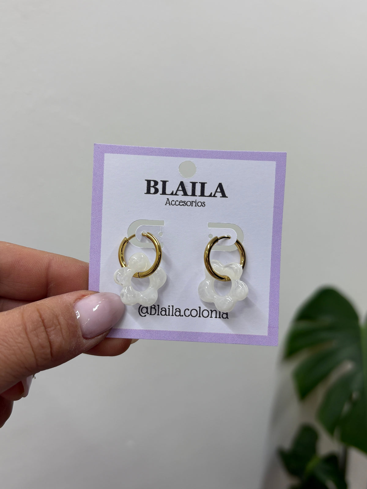 Aros dorados + flor