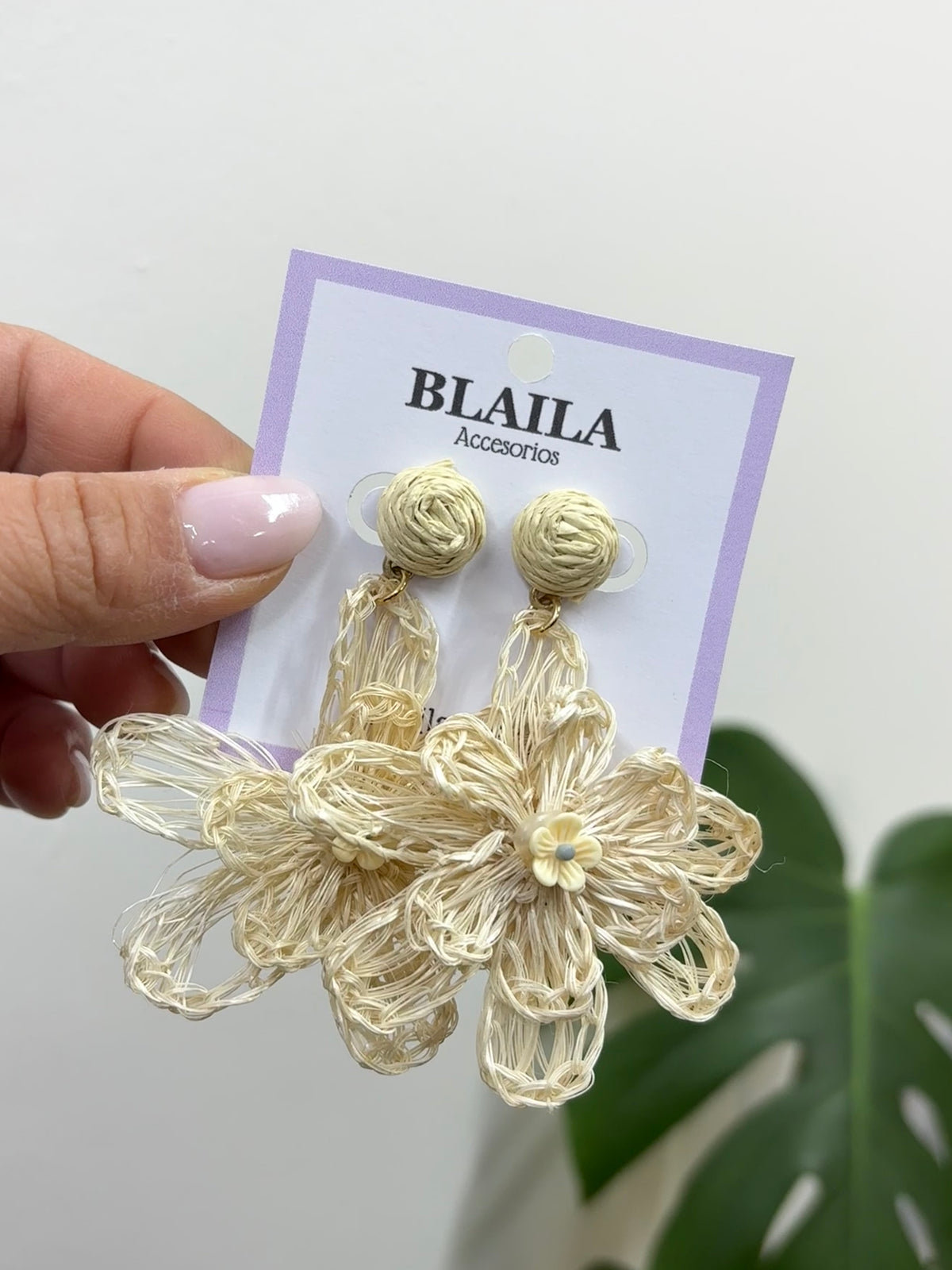 Caravanas flor beige