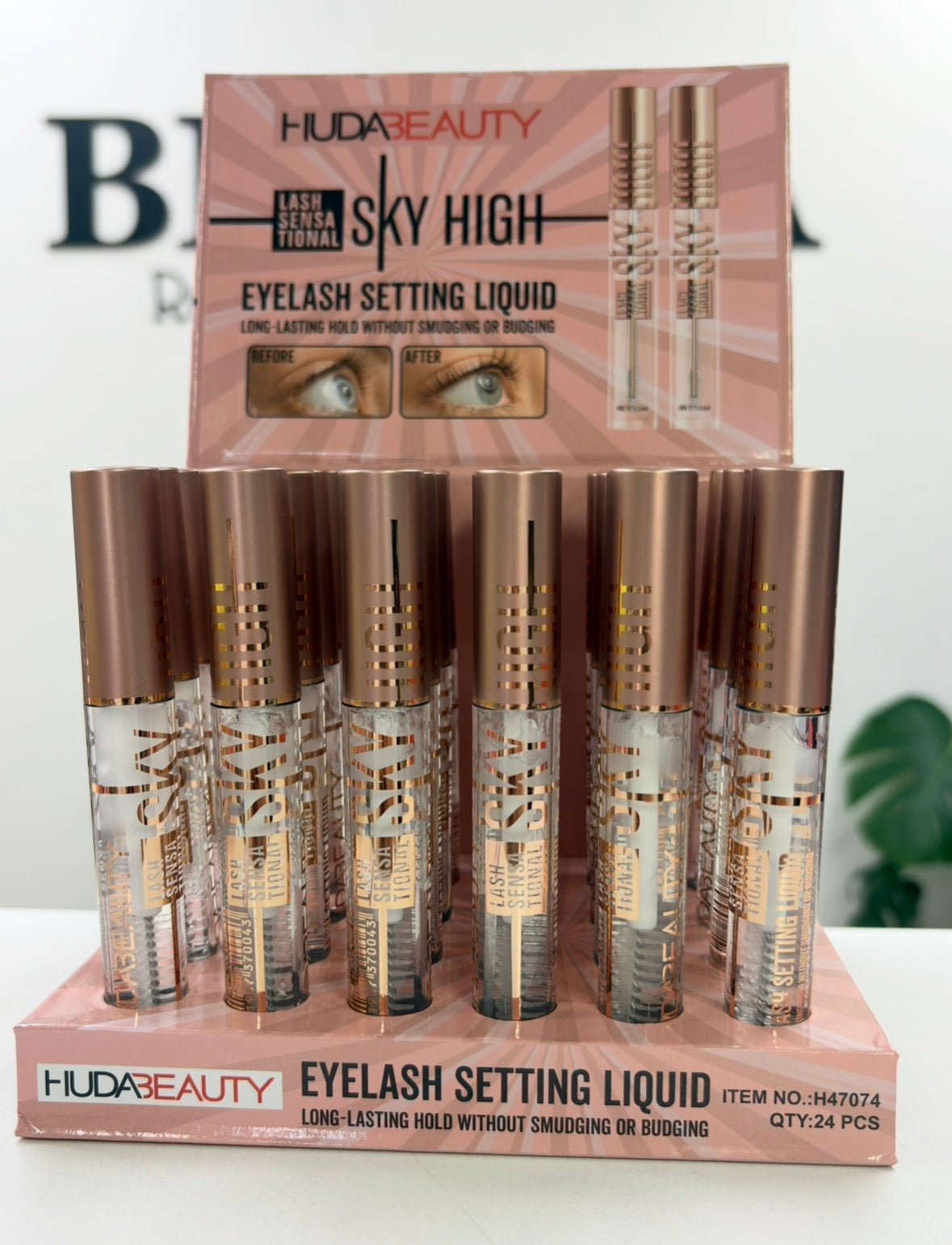 Gel Fijador de Pestañas Huda Beauty Sky High.